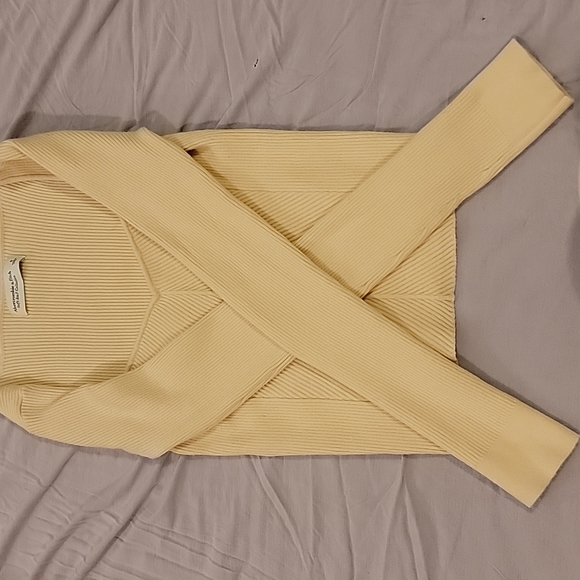 Abercrombie and Fitch sweater - Picture 2 of 3